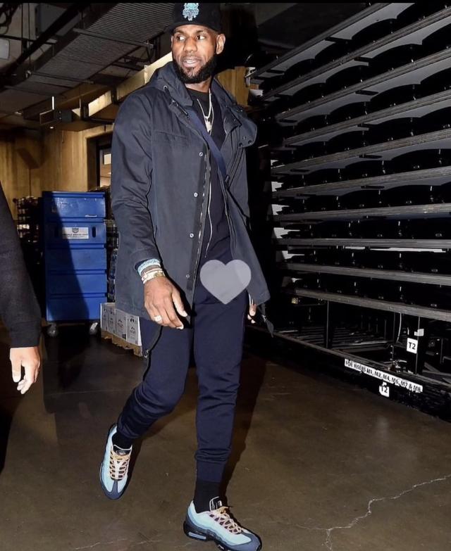 詹姆斯关键助攻锁定胜利（詹姆斯送出制胜助攻奠定胜局）