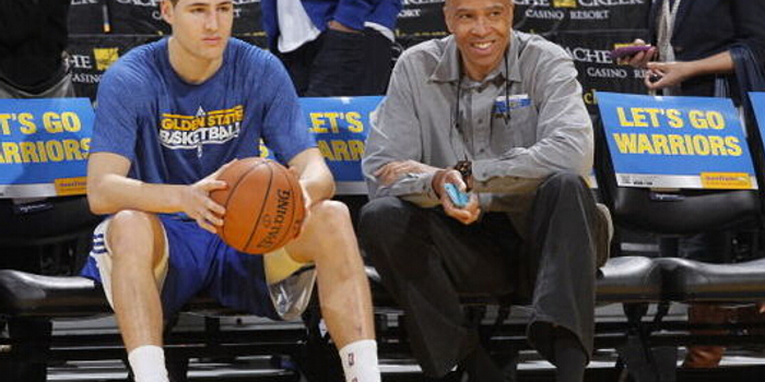 天空：纽卡对谢什科报价8000万欧+浮动，曼联不想卷入竞价战（天空：纽卡8000万欧+浮动报价谢什科，曼联不愿参与竞价战）