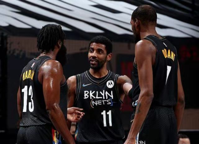 邓弗里斯：希望两到三周内复出，我们的球队就像一个大家庭（邓弗里斯：力争两三周内复出，球队如同大家庭）