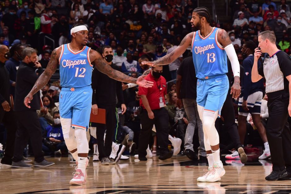 斯科蒂·巴恩斯在今日的比赛中，上半场投篮手感不佳半场仅得到5分。（斯科蒂·巴恩斯今日上半场手感冰凉，半场仅得5分）