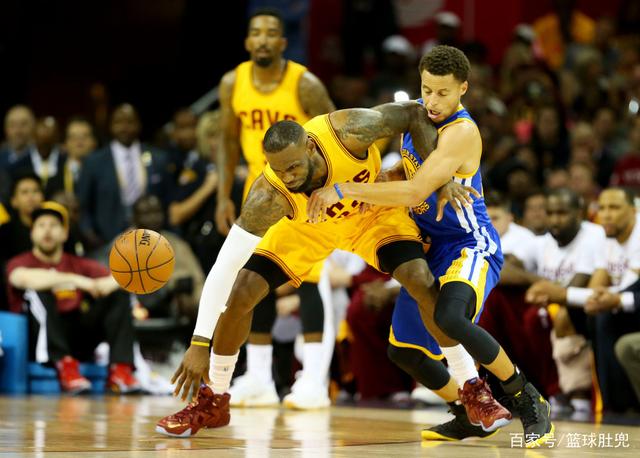 犹他爵士逆转击败篮网，豪取两连胜，马尔卡宁和乔治表现突出，篮网失误和外线投射不佳。（爵士逆转篮网取两连胜，马尔卡宁乔治闪耀，篮网失误多且外线低迷）