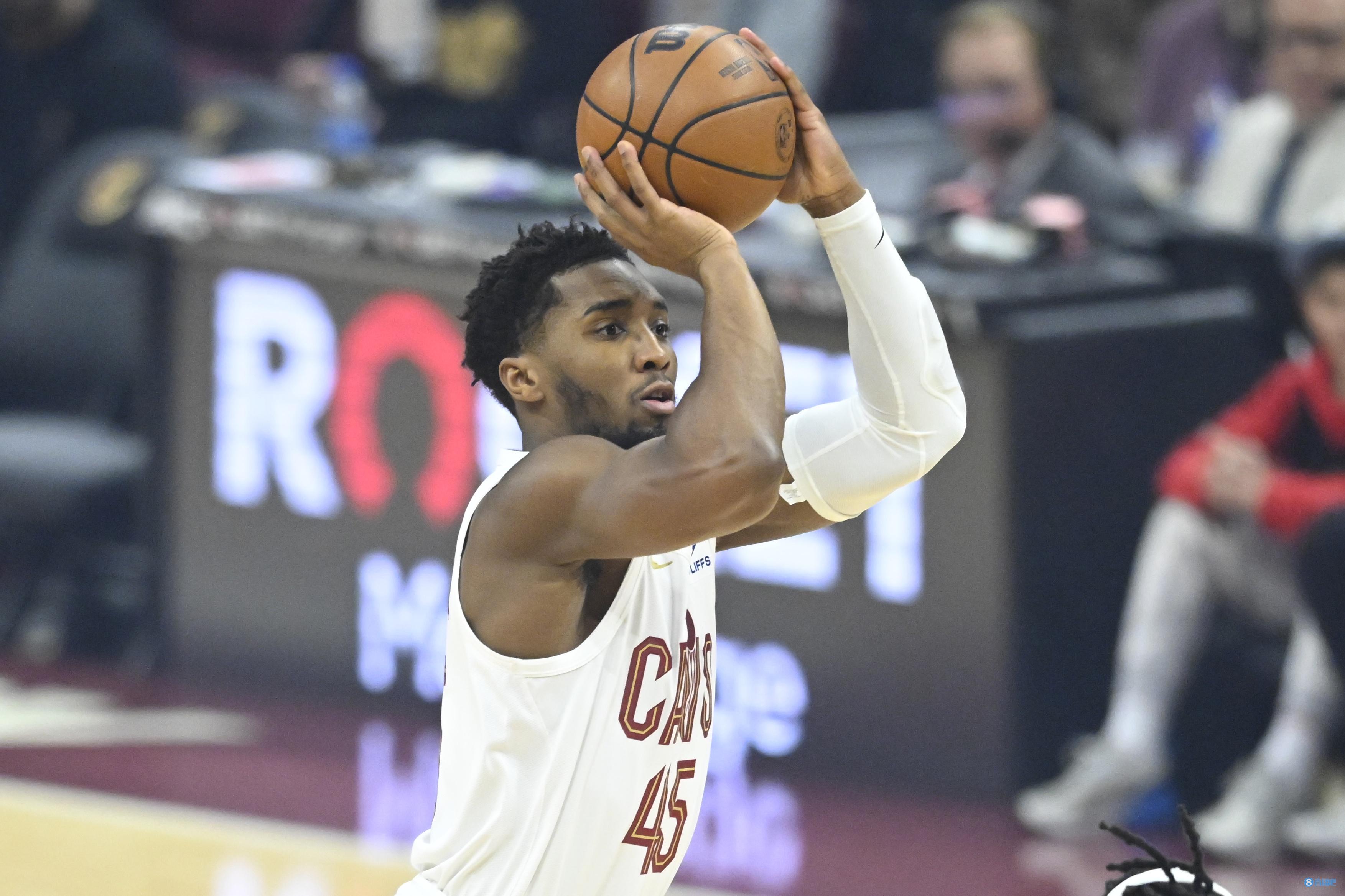 【菜鸟】弗拉格42分7板6助无愧状元 小内姆哈德14分11助锦上添花（状元弗拉格轰42分7板6助展现统治力，小内姆哈德14分11助锦上添花）