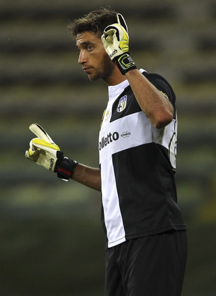 炸裂！三杀卫冕冠军！NBA西部最大黑马诞生（震撼！三度击败卫冕冠军，NBA西部最强黑马横空出世）