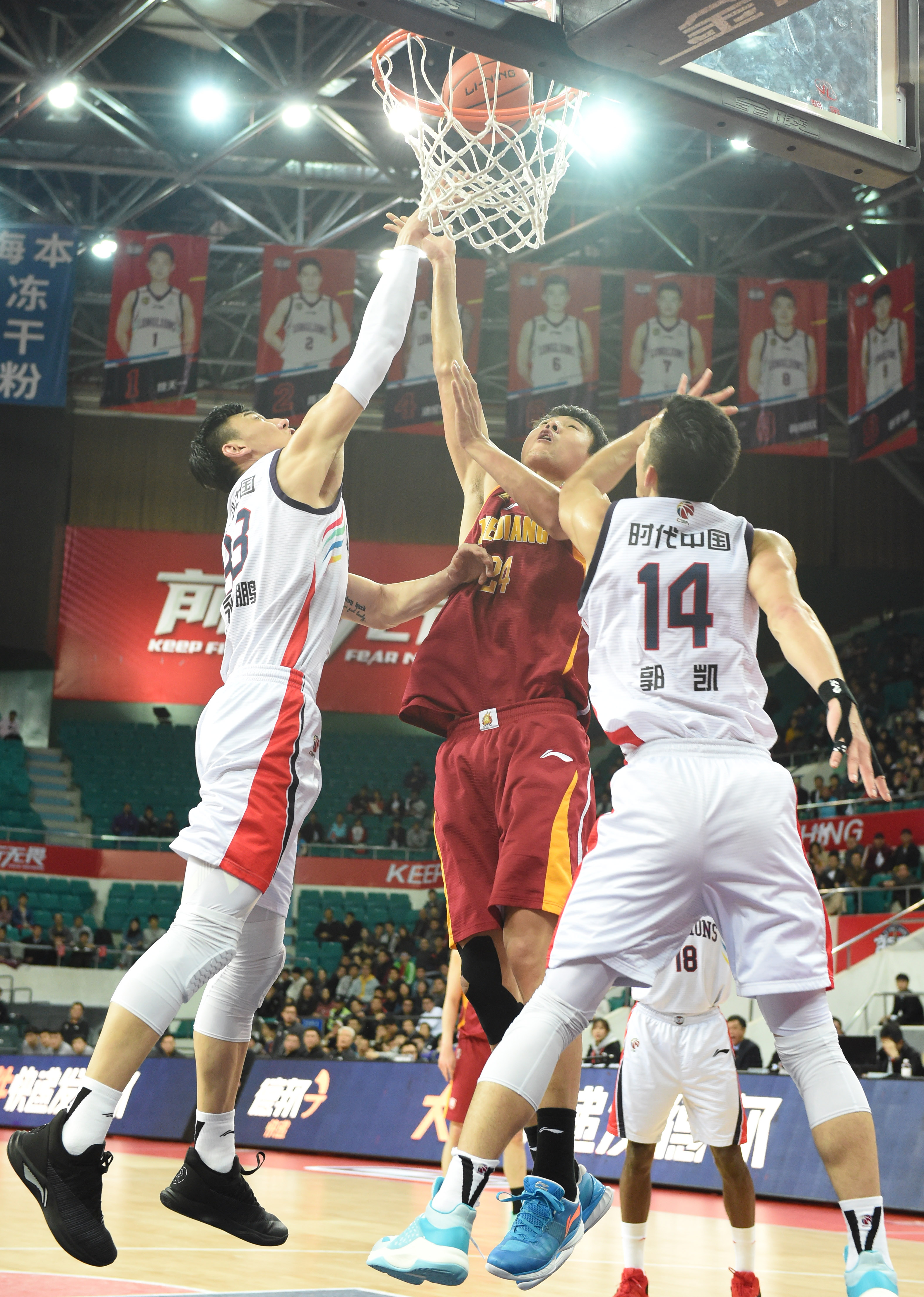 都体：DV9肌肉不适但伤情不重，保险起见周末联赛会替补（都体：DV9肌肉轻微不适，周末联赛稳妥起见先坐替补）