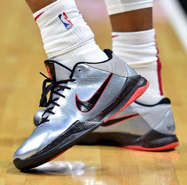 拜仁官方：穆西亚拉今天完成了部分单独训练（拜仁通报：穆西亚拉今日进行部分个人训练）