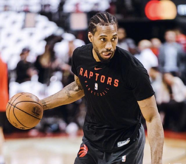 雷霆队开场强势，太阳队面临压力（雷霆队强势开局，太阳队承压）