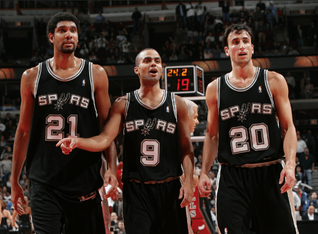 鲁尼：萨拉赫在摧毁自己在利物浦的传奇地位，做法完全错误（鲁尼：萨拉赫此举正毁掉他在利物浦的传奇地位，完全不该）