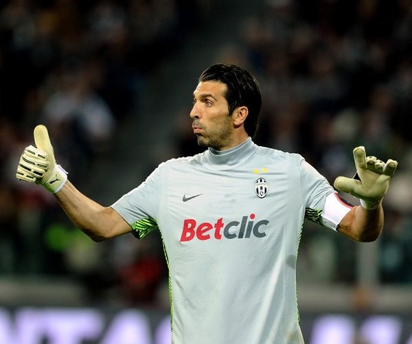 半场战报：克雷莫内塞0-0莱切（半场战况：克雷莫内塞与莱切0-0互交白卷）