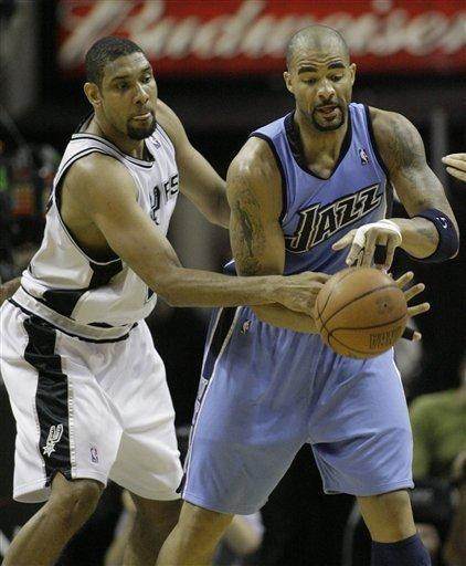 图片报：拜仁续约于帕总价1.2亿欧，购施洛特贝克则需1.25亿欧（德媒：拜仁与于帕续约总投入1.2亿欧，若签施洛特贝克预计花费1.25亿欧）